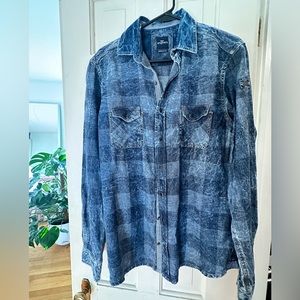 Men’s button down shirt Size Small💙